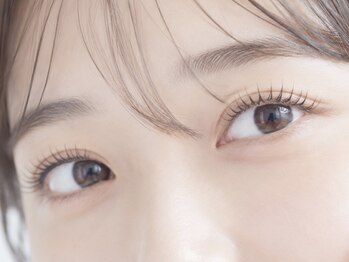 ナチュラル 柏東口店(NaTuRaL)の写真/まつげパーマ《似合う目元をご提案》お顔全体のバランスを見極めて数十種のロッドから!束感仕上げも◎柏駅