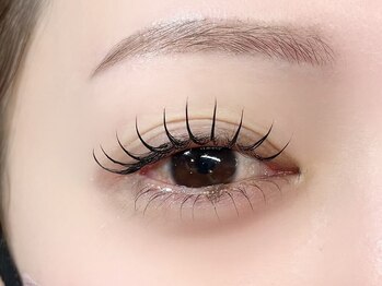 眉毛アイブロウ/まつ毛パーマ Nixie Eye Boutique【ニクシー】姪浜店の写真/モチ重視ならLEDマツエク◎美しい束感を長くキープ♪取れやすさ・バラつきにお悩みの方も理想の目元へ☆
