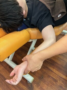 西千葉ありがとう整骨院/猫背矯正施術風景