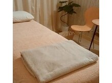 訪問リフレ 旭サロンの雰囲気（〈施術室〉白を基調としてリラックス、防寒もばっちり。）