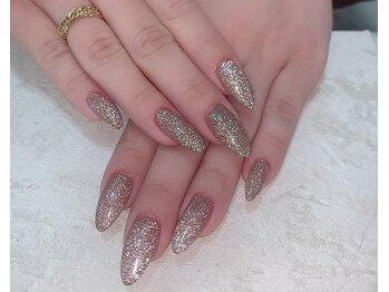 Nail　Salon　Amira【ニュアンス・長さ出し・マグネット】の写真/爪の形に悩みがある方も必見！長さ出しで理想の長さと美しいフォルムを叶えていきませんか？♪☆
