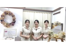 ラ フェミニン(La feminine)の雰囲気（清潔感のある白を基調とした店内で、明るく元気いっぱいです♪）