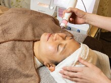 ルポの雰囲気（肌質改善プラズマの様子です。皆様うっとりされます。）