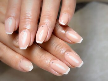 ココズルーム(KOKO’s Room)の写真/ナチュラルデザインが好きな方やシンプルに指先を華やかにしたい方は、お好みのデザインで指先を美しく♪
