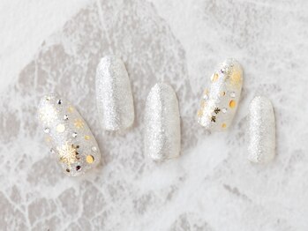 リーナ(LiNA Beauty Garden)/ラメベース★雪の結晶ネイル