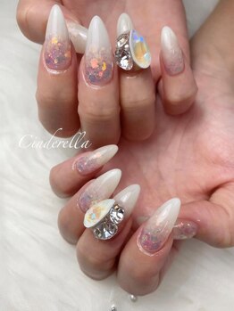 シンデレラ(Cinderella)の写真/長さだし1本からOK☆指先を美しく魅せるよう、丁寧なカウンセリングで爪のお悩みを解消します♪1本500円～