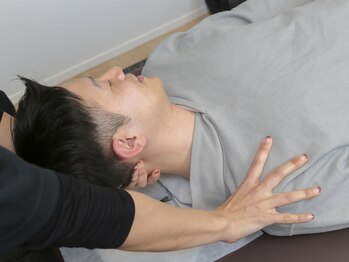 ボディック 京都烏丸店(BODiQ)の写真/毎日頑張るビジネスマンへ。姿勢分析＋骨格矯正で、肩こり・腰痛を根本からケアする贅沢な時間を☆