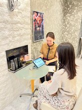 目元ケアエステ３万人の実績！”目元ケア満足度1位”、“効果の実感できるエステ1位”を獲得