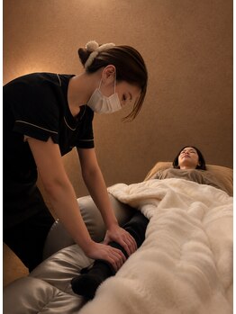 ラクシア 西尾店(LAQXIA)の写真/炭酸スプレーで血行を促進しながら、頭・首・肩だけでなく膝下までしっかりアプローチ。