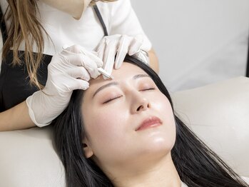 アイブロウサロン EYE like me [眉毛専門店]横浜店2nd 【12月3日OPEN予定】/眉毛WAX手順5:ツイザー(毛抜き)