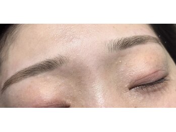 モアプラス(MORE + plus)の写真/お客様一人一人に合った眉毛の形を提案させて頂きます♪大事な眉のスタイリングはプロにお任せ!