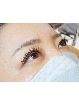 ネイル・アイメニューの同時施術が可能