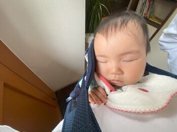 子育てママの整体サロン/施術中のお子様の様子