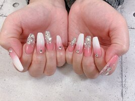 ホワイトグラデーションネイル