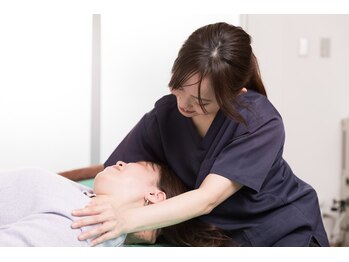 えだ鍼灸整骨院 整体院の写真/産後の腰痛や学生の腰痛でお悩みの方におすすめです。
骨格矯正でお体を根本から改善します。