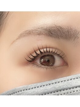 ダノエ ラッシュ(Danoe Lash)の写真/丁寧な施術×圧倒的モチの良さ◎下がりまつげや左右差など、お目元のお悩みはプロにお任せください！