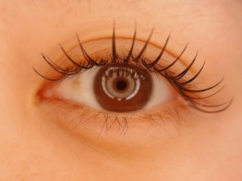 リリィ(Lily)の写真/モチの良さ＆自慢のキープ力で長期的なキレイをご提供いたします♪大好評バインドロック！