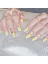 リッシュ トロワ(RICHE trois)/パステルイエローネイル