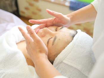 カットルームヒロ(Cut Room Hiro)の写真/自分史上最高のうるツヤ肌へ！熟練のシェービング×エステマシンの相乗効果で見違えるほどのハリと透明感。