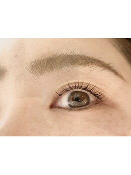 ナチュラル上品な目元にしたい