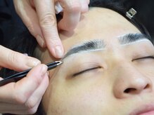 バルブ(BaREB)/施術の流れ： 4.毛抜き