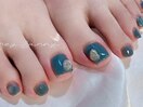 綺麗なグリーンのフットネイル