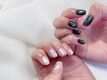ユニネイル(U.Ni nail)の写真/豊富な定額コースで毎月のデザインに迷わない◇美しくドレスアップした指先に♪色替え一色無料◎