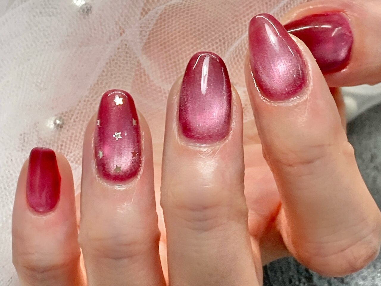 2026年冬トレンド】ボルドー ハンド 秋のネイルデザイン集｜人気