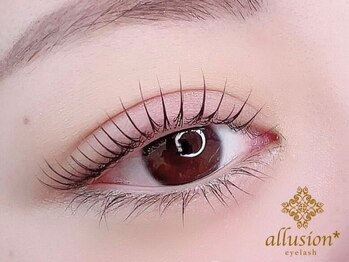 アリュージョン 橿原八木店(allusion)の写真/プロのアイリストが1人1人に寄り添った施術で、綺麗な目元をしっかりキープ！鏡を見て気分が上がる目元へ♪