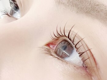 マケア 天神大名店(Makea)の写真/【話題の韓国パーマ、束感仕上げなど。なりたい目元に！】施術後は鏡を見るのが楽しみに＆すっぴんに自信♪
