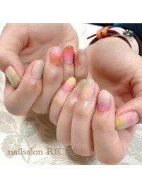 カラフル虹色ネイル！