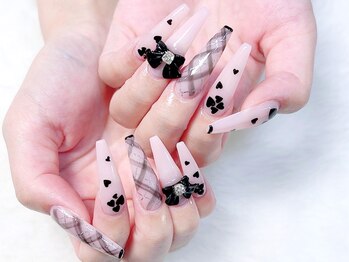 ティアラネイル(TIARA NAIL)の写真/【自店オフ無料☆】マグネットネイルやVカットビジュー、オーロラネイルなど流行のデザインが楽しめる！