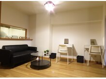 クレオーラ(Creola)の雰囲気（落ち着いて、リラックスできる待合室）