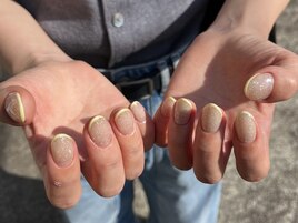 イエローフレンチネイル