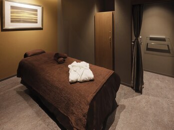 ラ パルレ 松本店の写真/【自分へのご褒美に◎】完全個室の贅沢空間で心身ともにリラックス♪深部のコリをしっかりもみほぐします！