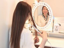 アオヤマ サロン ワイゼット(AOYAMA SALON YZ)の雰囲気（ReFaアイロン完備。施術後の髪のお直しにご利用ください）