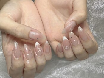 リッシュ(Liche)の写真/【完全個室で贅沢なひと時】指先の魅力を引き出すシンプルアート♪パーツも豊富でオリジナリティの演出も◎