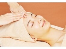 『クレンジング＆オイルトリートメント』顔～肩・首・デコルテまでほぐし、血行を促進