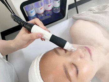 エル ボーテ(ELLE beaute)の写真/【脱毛だけじゃない！美肌と小顔を♪】痛みや熱さが少なく肌への負担が軽い最新機器「サーマエッジ」使用☆