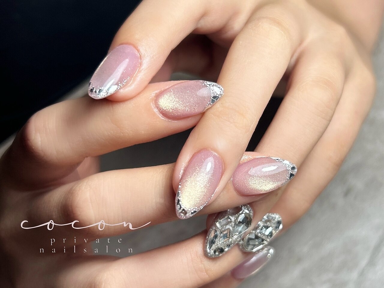 2026年冬トレンド】ストーン埋め尽くしのネイルデザイン集｜人気順｜4