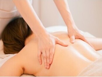 美人バスト 沼津店/背中はオイルでハンドマッサージ