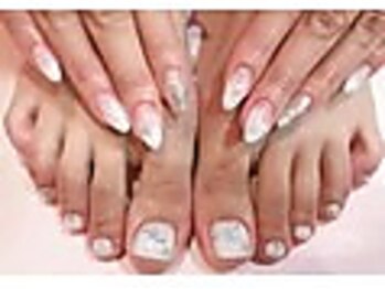 ホワイトグラデーションネイル