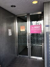 ナチュラリー(Naturally)/扉にNaturallyのステッカー有り