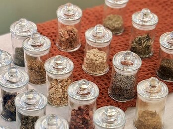 スタジオウネ(studio une)の写真/【ハーブよもぎ蒸し+腸もみ OPEN価格♪】本格腸もみとおかま直伝よもぎ蒸しで体質ケア/代謝UP◎