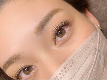 アミー(Ammi)の写真/自まつ毛が細い・少ない・短い…等のお悩みをお持ちの方に◎自まつ毛の状態を見極め、一本一本丁寧に施術♪