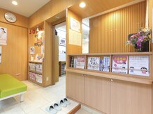 ゆるやか鍼灸接骨院/明るい店内でお待ちしてます♪