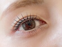 ～旬の“束感まつげ”もお任せ！トレンドに敏感な技術力～