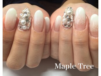 ネイルアンドメイク メイプルツリー(Nail & Make Maple Tree)/ホワイトグラデーションネイル♪
