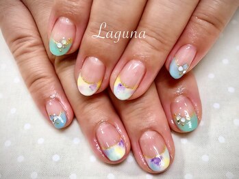 ラグウナ(Laguna)/ぼかしフレンチネイル