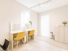 アンドラッシュ 都立大学駅前店(and lash)の雰囲気(周りを気にせず施術が受けられる半個室!ドレッサーも2台完備♪)